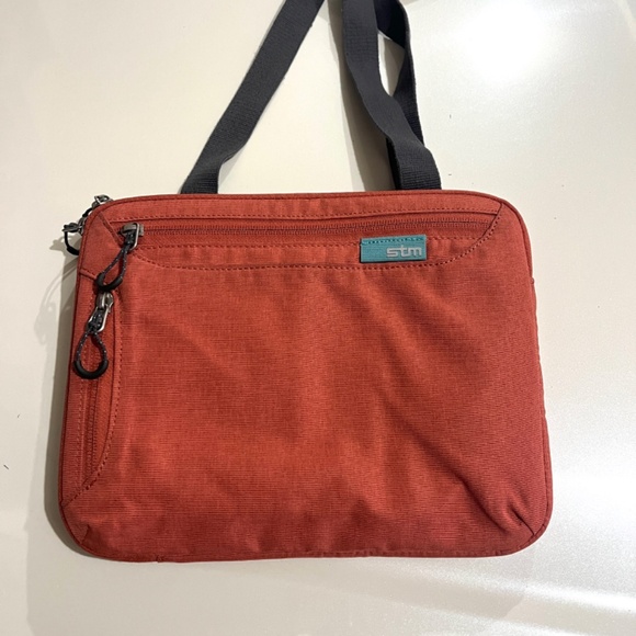 STM Stash for Ipad and Tablet Case - Picture 5 of 7